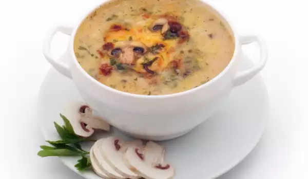 Зеленчукова супа с гъби и сметана
