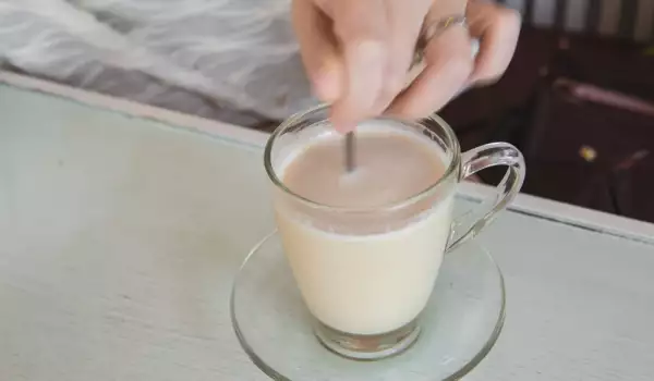 Карамелено мляко с подправки