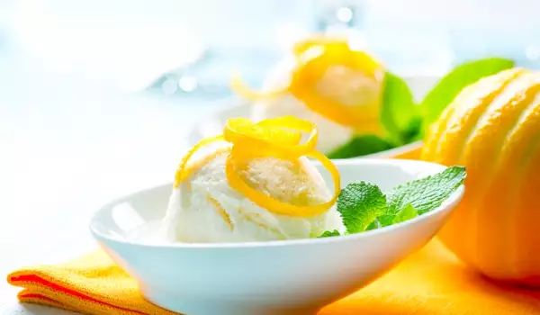 Домашен сладолед с мента и лимон