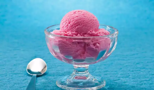 Малиново-сметанов сладолед