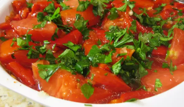 Зимна доматена салата