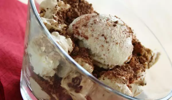 Домашен сладолед йогурт с бисквити