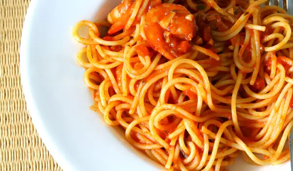 Спагети със сушени домати и аншоа