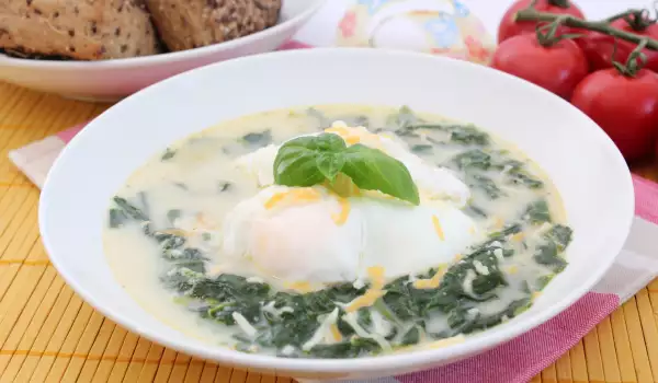 Спаначена супа с поширани яйца