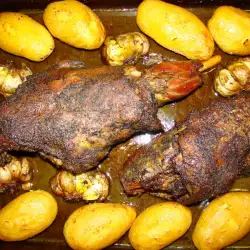 Агнешко бутче с цели картофи на фурна