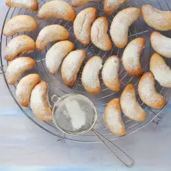 Пържени десерти с бадеми