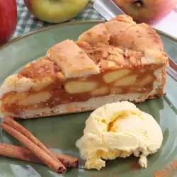 Десерт с ябълки и кисело мляко