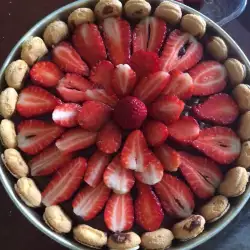 Лесна бишкотена торта с ягоди и шоколад