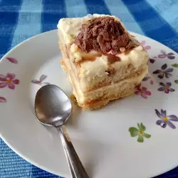 Бишкотена торта със сметана