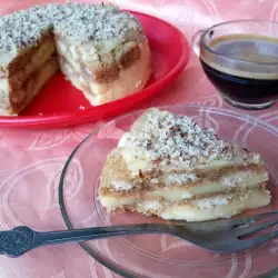 Торта с бишкоти, пудинг и орехи
