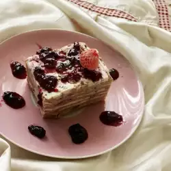 Бисквитена торта със свежи боровинки