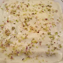 Бисквитена торта с крем от кисело мляко