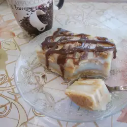 Бисквитена торта с разтопен шоколад