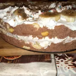 Бисквитена торта с два вида крем и банани