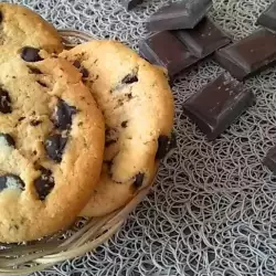 Бисквитки с парченца шоколад