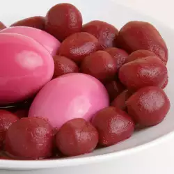 Червени мариновани яйца