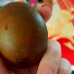 Яйца, боядисани с люспи лук