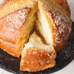 Пухкава сладка питка за Великден (Mouna)