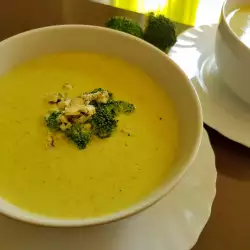Супа от броколи с горгонзола и сметана
