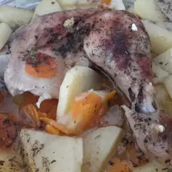 Бутче от пиле с картофи, морков, лук в огнеупорен съд