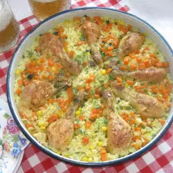 Пилешки бутчета с жълт ориз, царевица и моркови