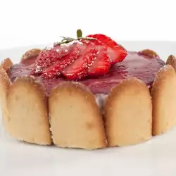 Мини торта с компот от ягоди