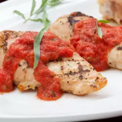 Пилешки гърди с италиански доматен сос