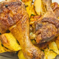 Пилешки подбедрици с картофи