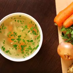 Пилешка супа с фиде и моркови