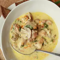 Пилешка гъбена супа