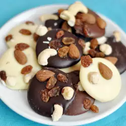 Хрупкави шоколадови бисквити с бадеми