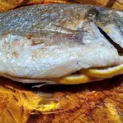 Риба по гръцки с босилек