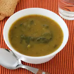 Млечна супа с гъби и спанак