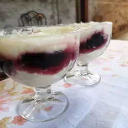 Десерт в чаша със сладко