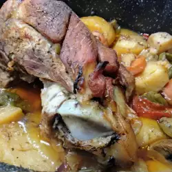 Свински джолан с картофи и гъби