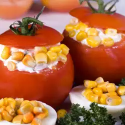 Пълнени домати с царевица