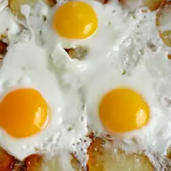 Яйца на очи с олио