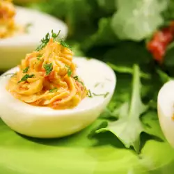 Пълнени яйца със сардини и масло