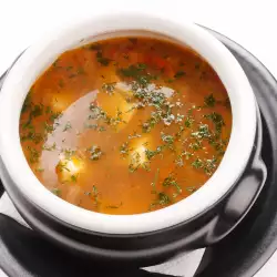 Зимна супа с доматено пюре