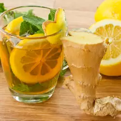 Джинджифилова напитка с лимон