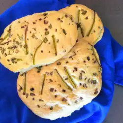 Домашен хляб с люти чушки и зелен лук