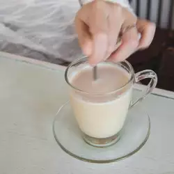 Карамелено мляко с подправки