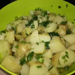 Лятна салата с картофи и магданоз
