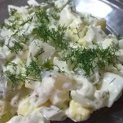 Картофена салата с кисели краставички