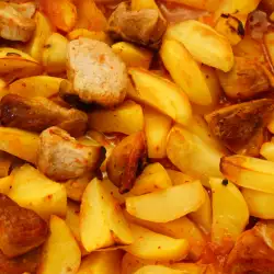 Картофи със свинско месо на фурна