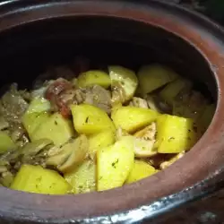 Картофи с месо и гъби