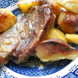 Картофи на фурна със свинско