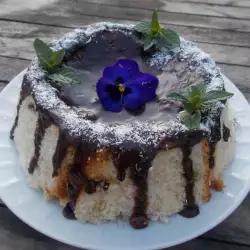 Бисквитена торта с козунак