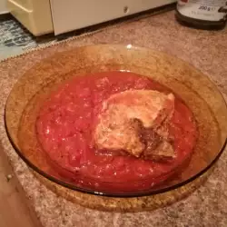 Свински котлет с доматен сос на фурна
