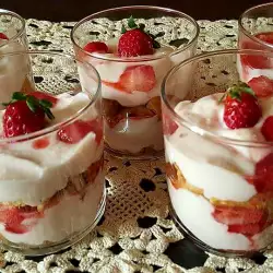 Десерт с ягоди и крема сирене